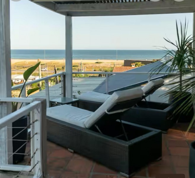 Casa en Altos de Punta Piedras con vista